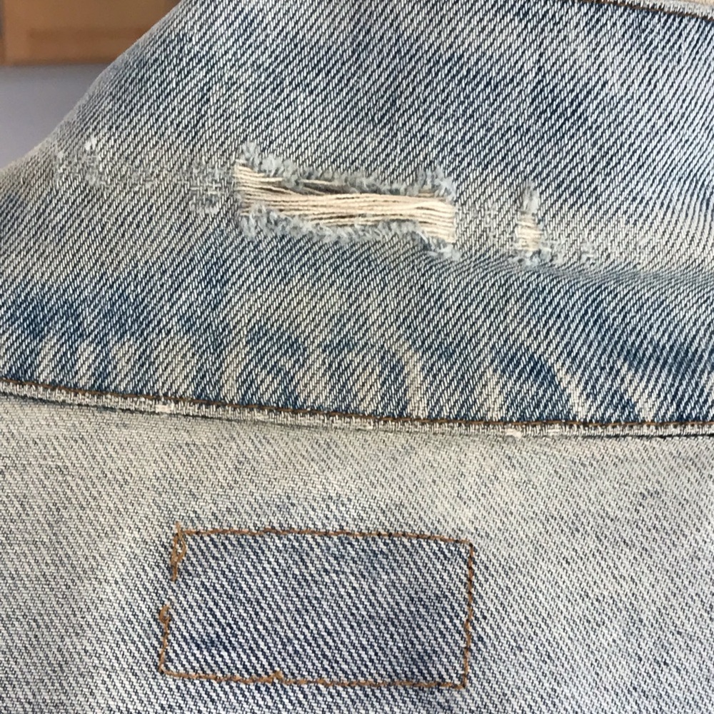 VINTAGE LEVI’S DISTRESSED DENIM JACKET FROM THE LATE 80s EARLY 90s - Picture 3 of 12